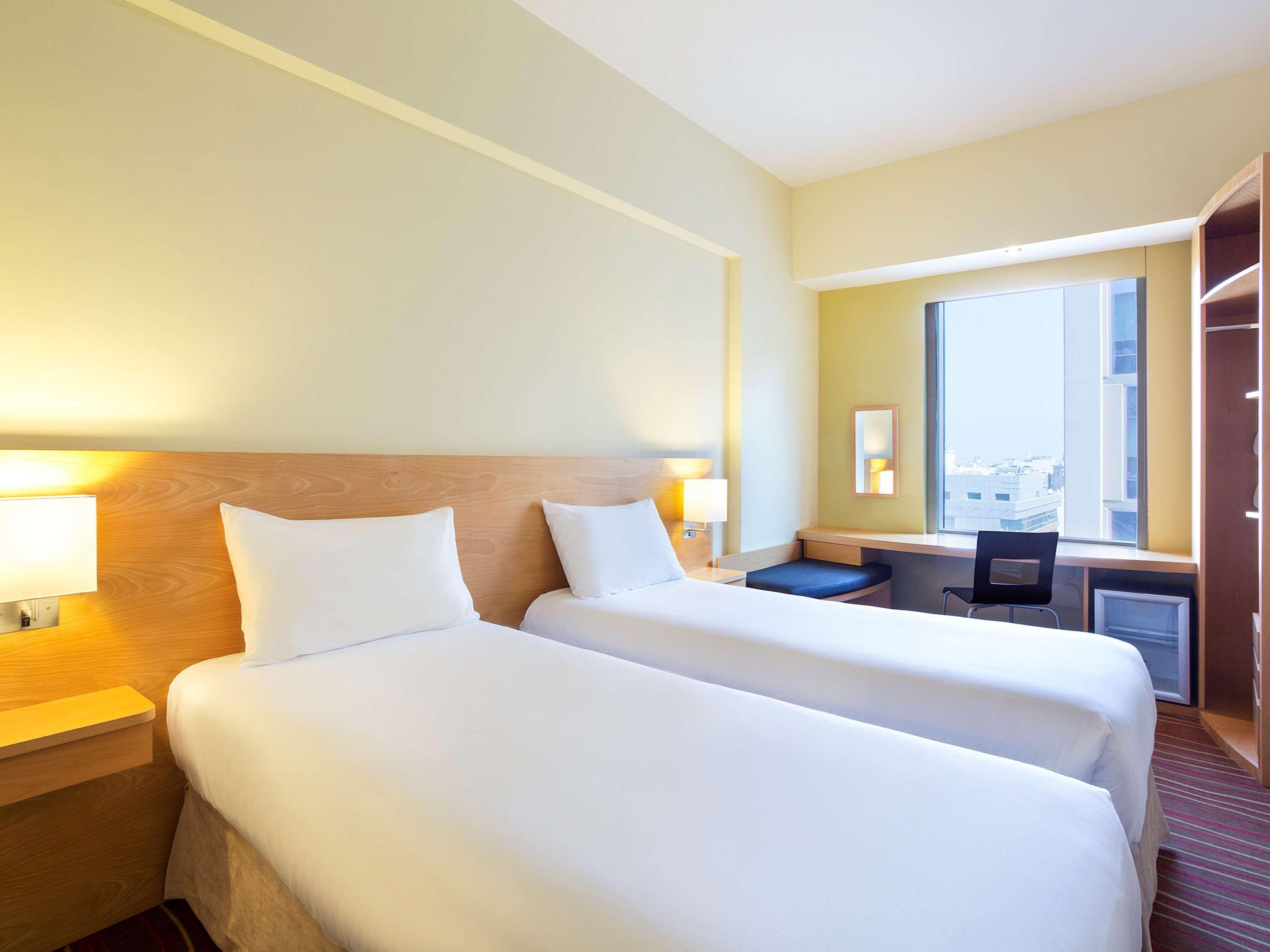 Ibis Al Rigga Hotel Дубай Екстериор снимка