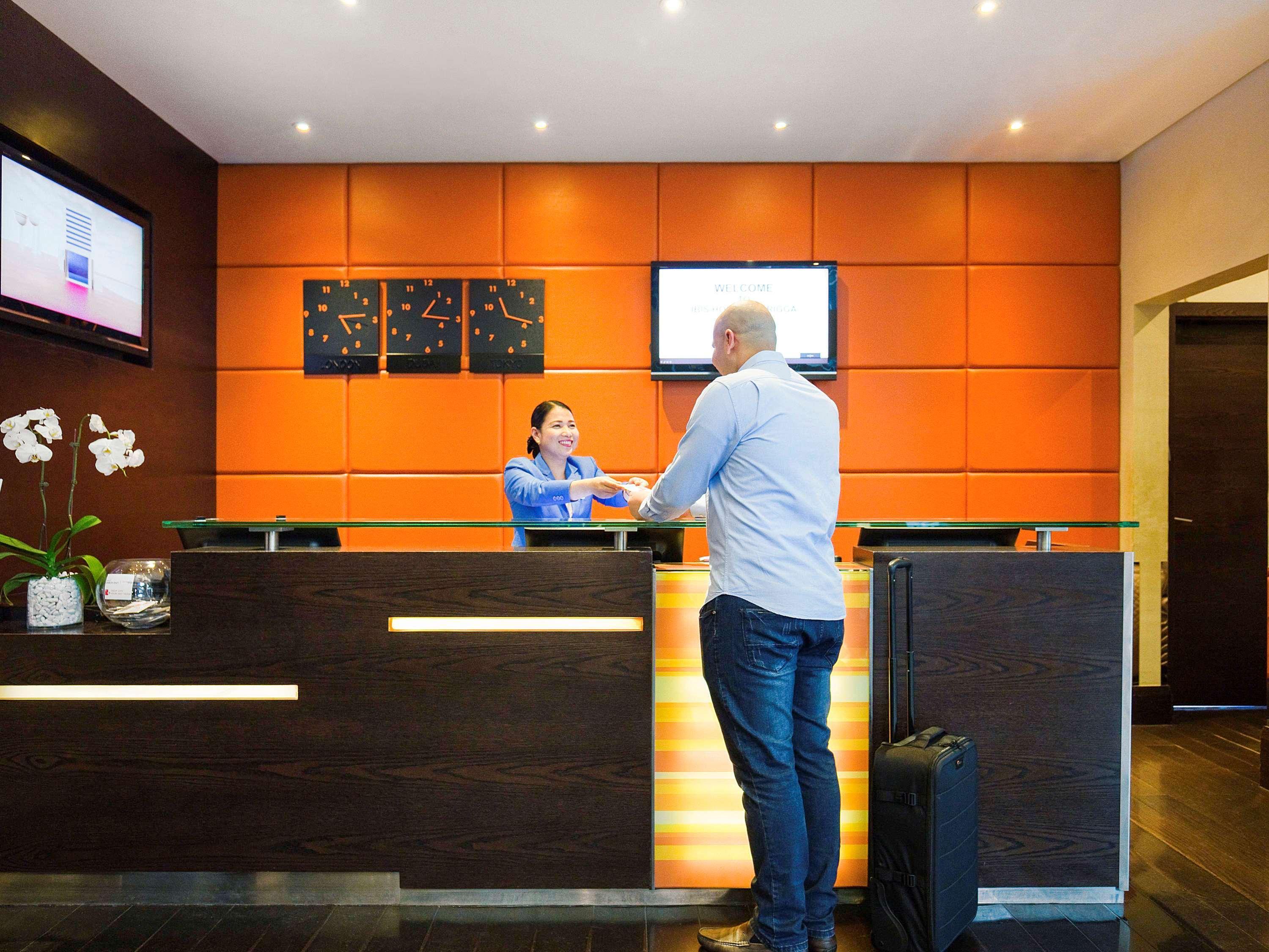 Ibis Al Rigga Hotel Дубай Екстериор снимка